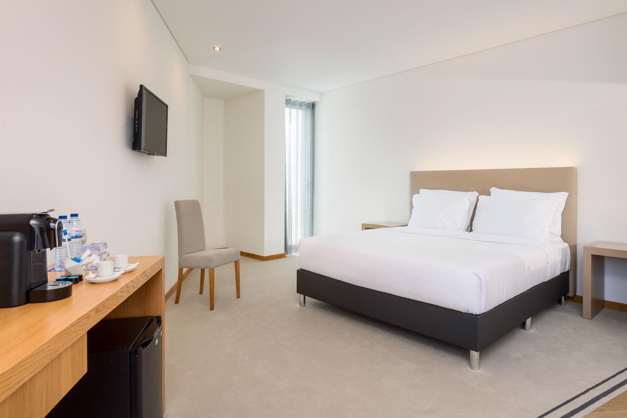 Tryp By Wyndham Leiria Hotel Bagian luar foto