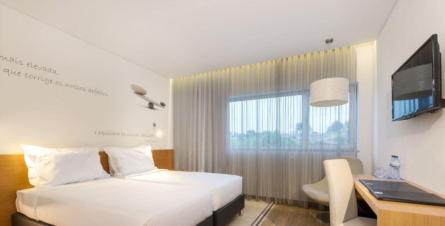 Tryp By Wyndham Leiria Hotel Bagian luar foto