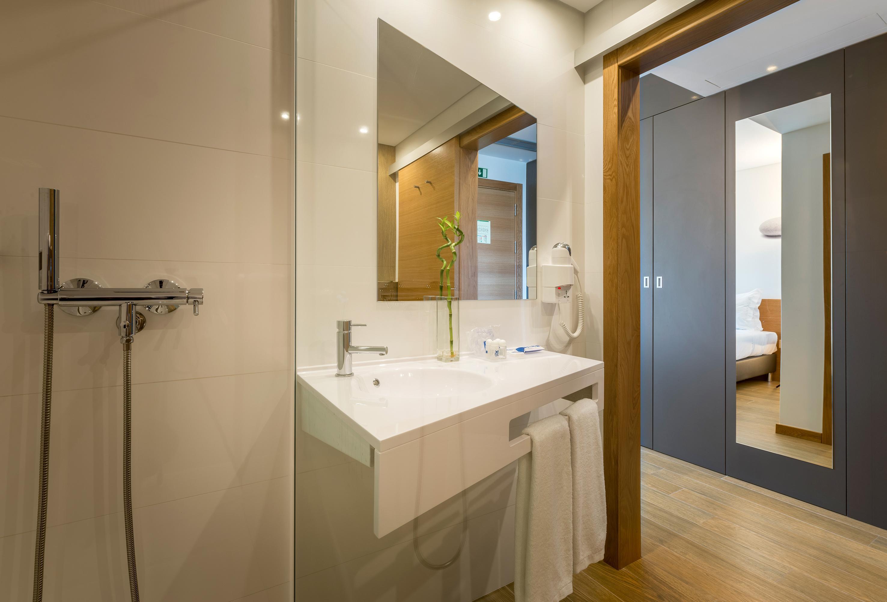 Tryp By Wyndham Leiria Hotel Bagian luar foto