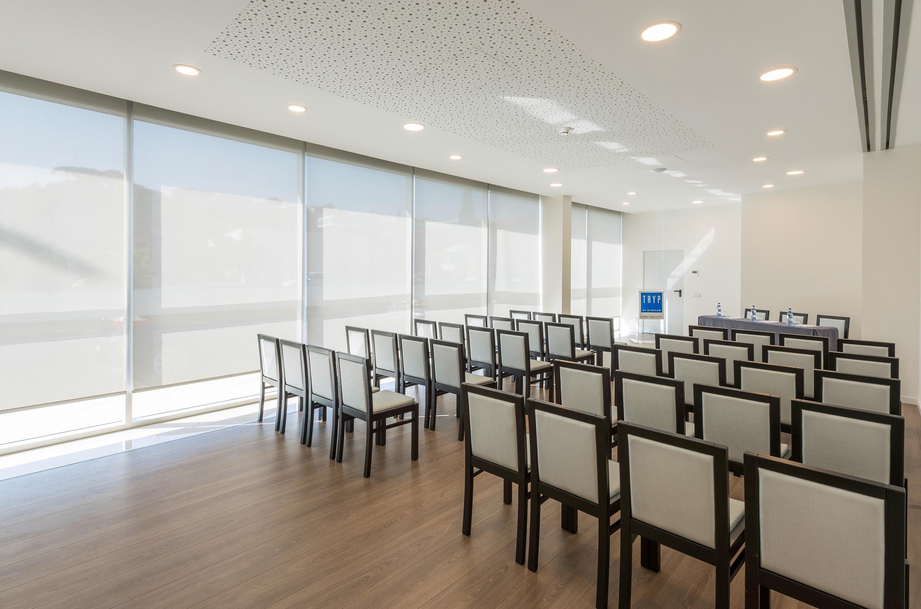 Tryp By Wyndham Leiria Hotel Bagian luar foto