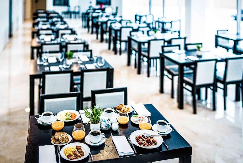Tryp By Wyndham Leiria Hotel Restoran foto